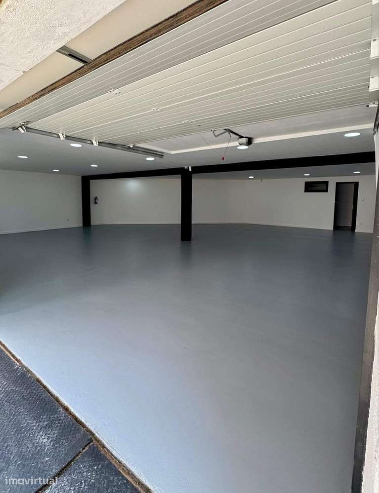 Garagem/Armazém para Venda – Totalmente Restaurado-19