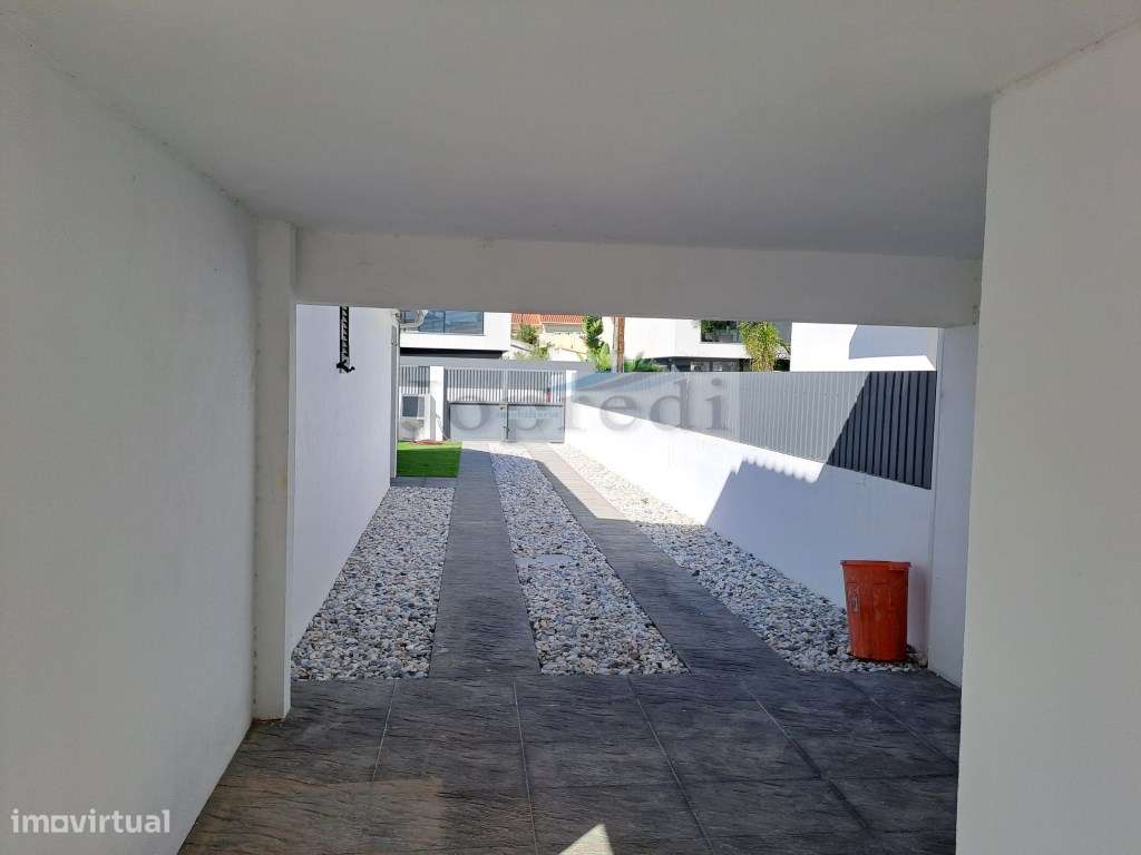 Moradia T4 na Aroeira-9