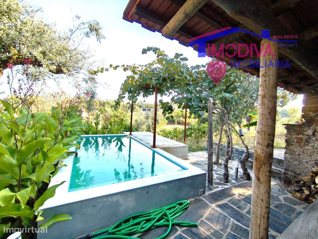 Encantadora moradia T2 +1 com aquecimento na freguesia de Vila Facaia. - Grande imagem: 1/60