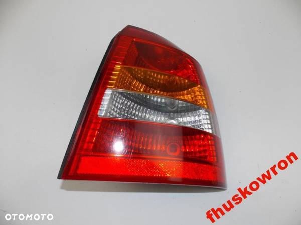 LAMPA TYŁ OPEL ASTRA II PRAWA - 1