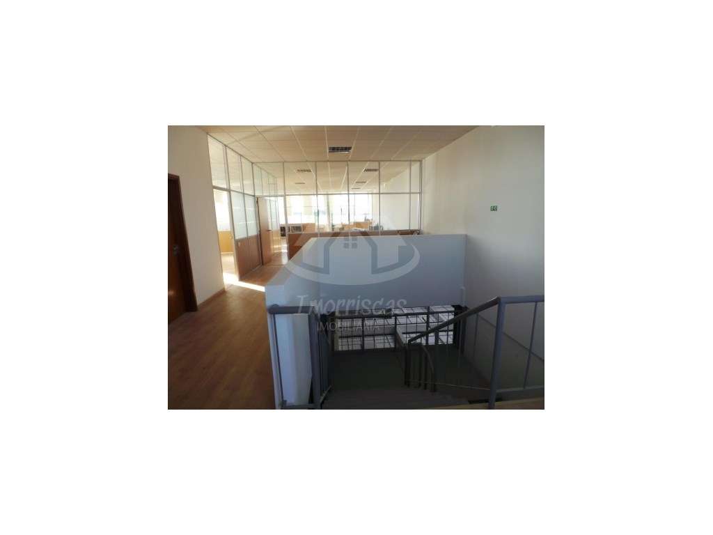 Armazém com 735 m² em São Julião do Tojal, Loures - Grande imagem: 5/15