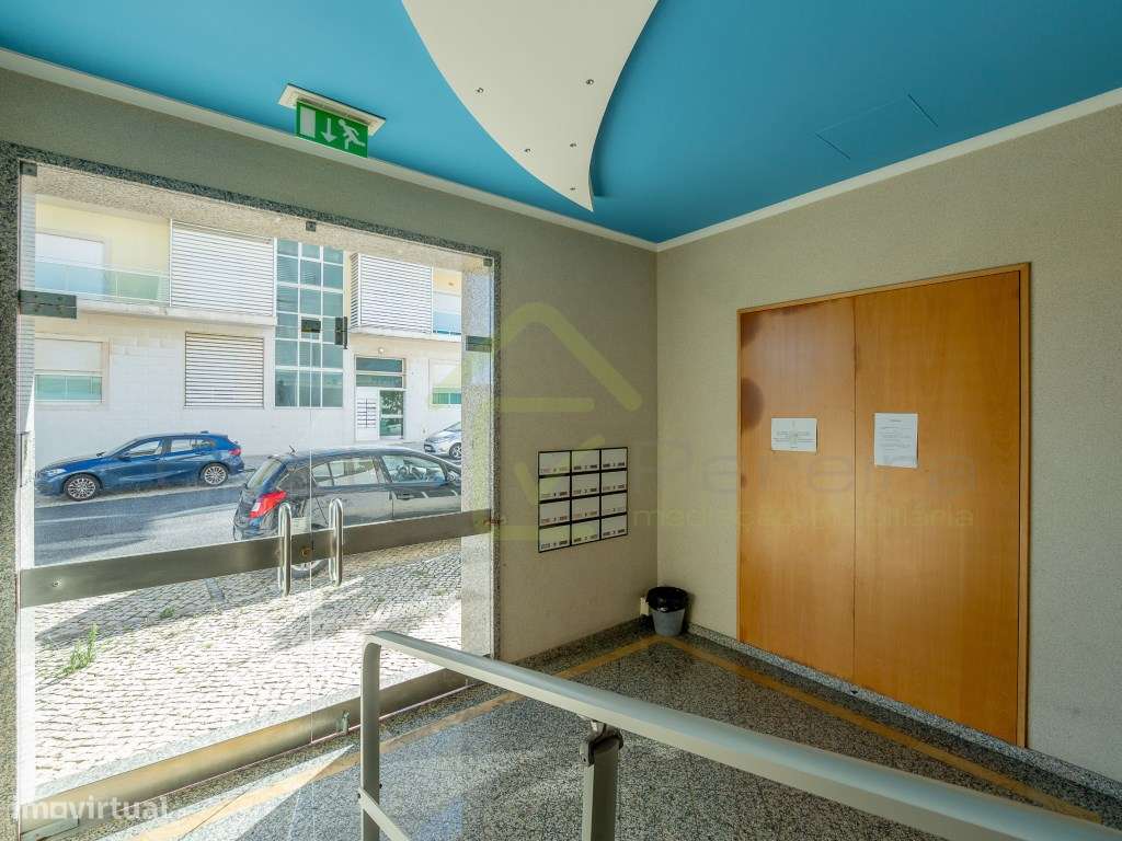 Apartamento T2 no Centro com boas áreas e excelente localização-33