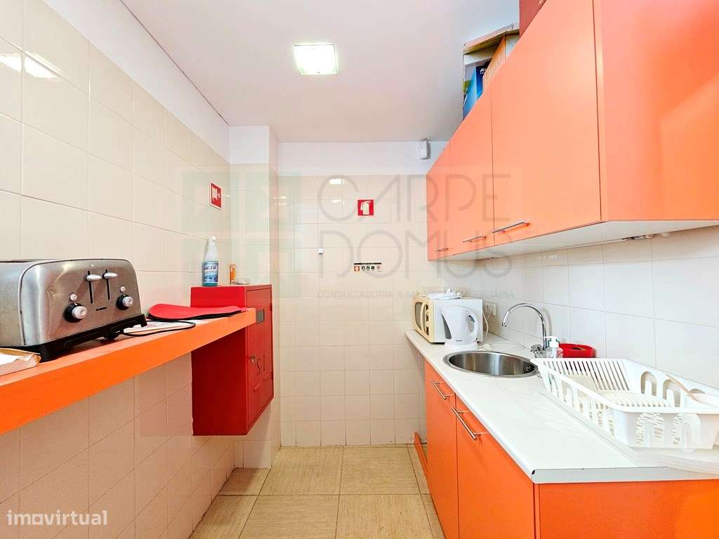 Espaçoso e funcional escritório com 600m2, em Carnaxide, Oeiras-42