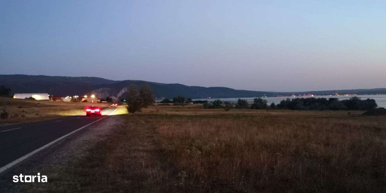 Teren pe Malul Dunarii, excelent pentru PENSIUNE - Imagine principală: 4/5