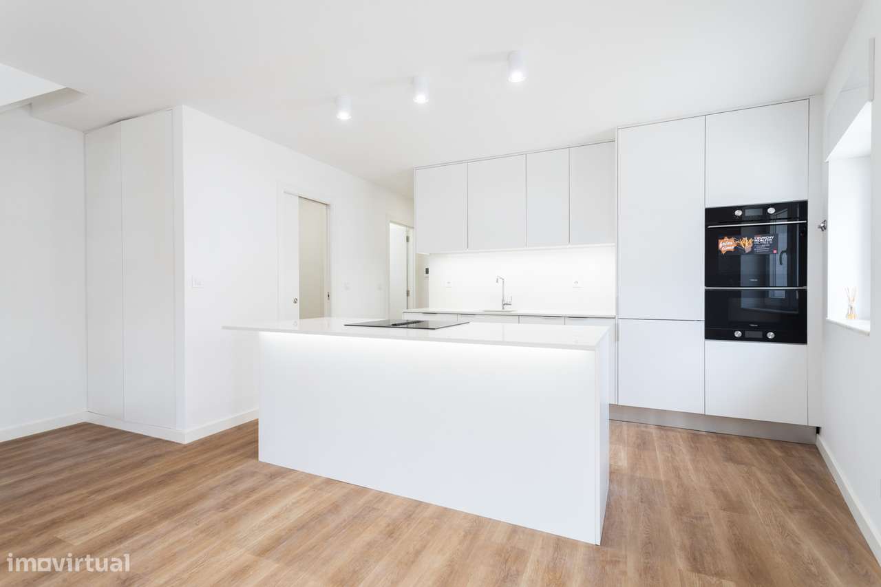 Encontre a Tranquilidade na Trafaria: Magnífica Moradia T3 com Design - Grande imagem: 2/25