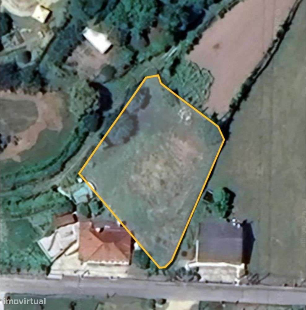Terreno com 680 m² com possibilidade de construção de Moradia a 3km - Grande imagem: 2/20
