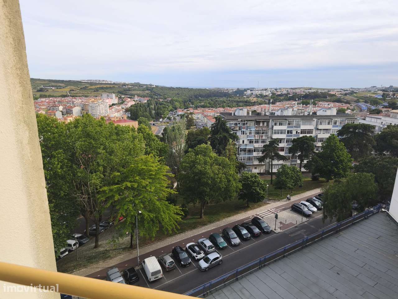Apartamento T2 em Massamá Renovado com varanda e elevador-24