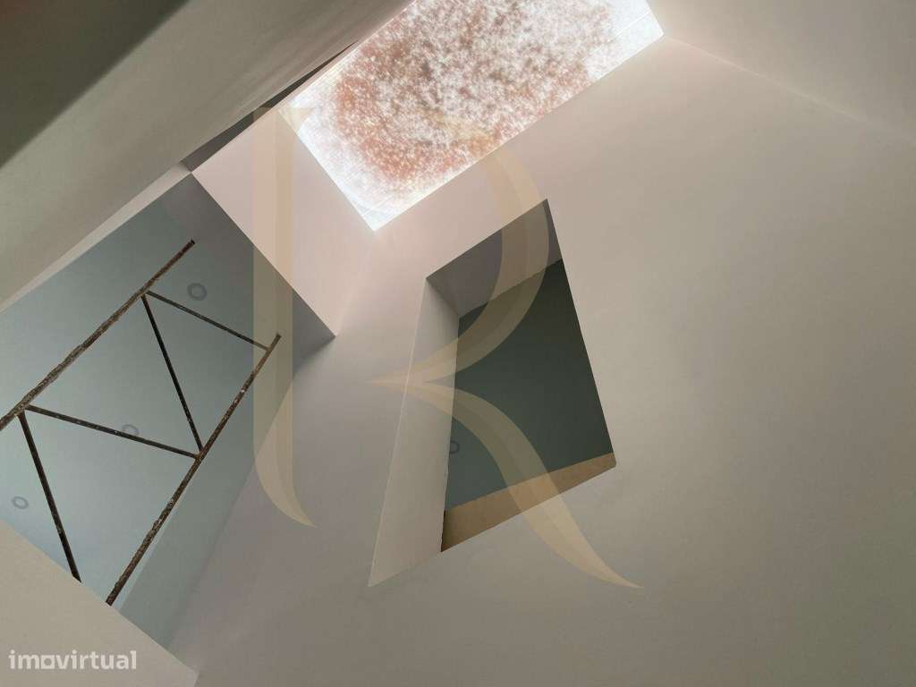 Moradia isolada T4 por terminar na Charneca da Caparica-16