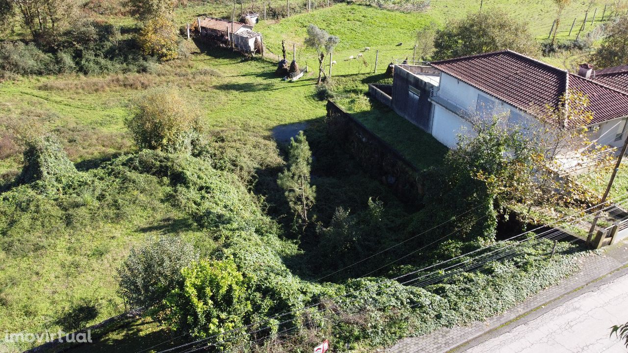 Terreno de construção, Lanhoso