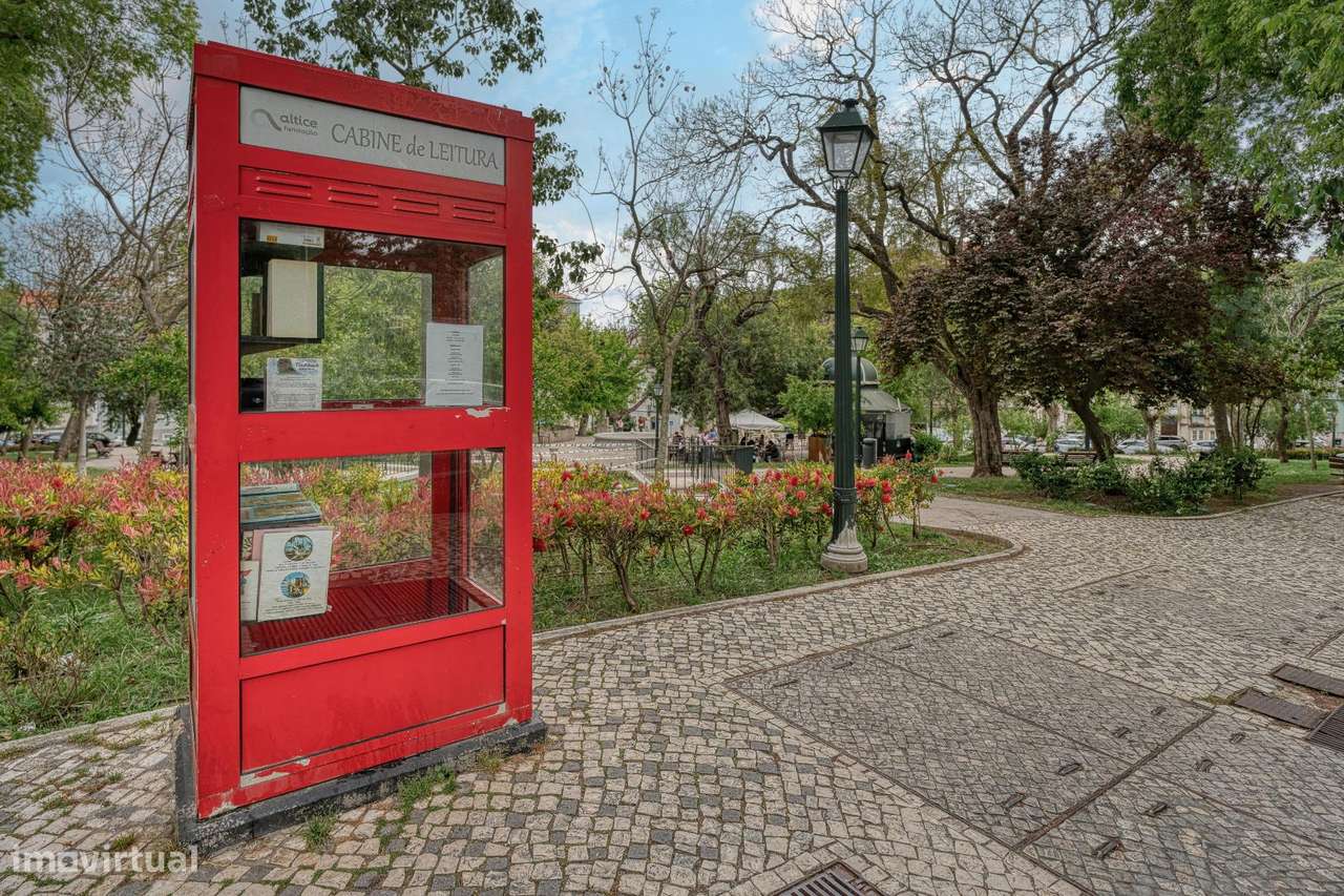 Apartamento T2 Renovado no Último Andar em Alcântara-25