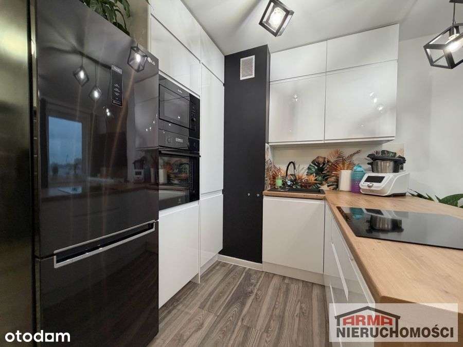 Mieszkanie 2 Pokojowe Z Piwnicą I Miejscem Postojo-3