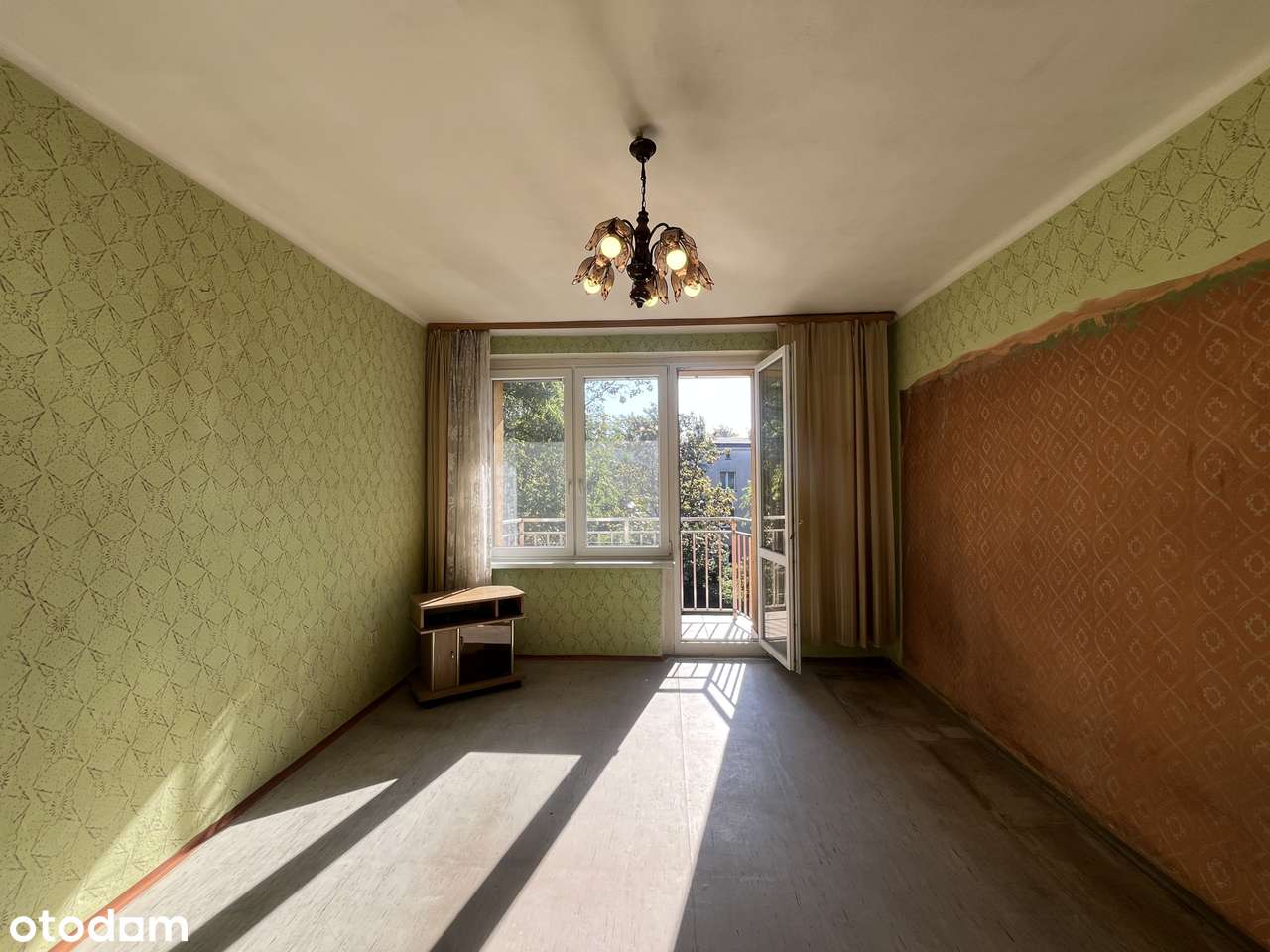 2 pokoje / Nowy Bytom / Balkon / Do remontu - Pełny obrazek: 1/19