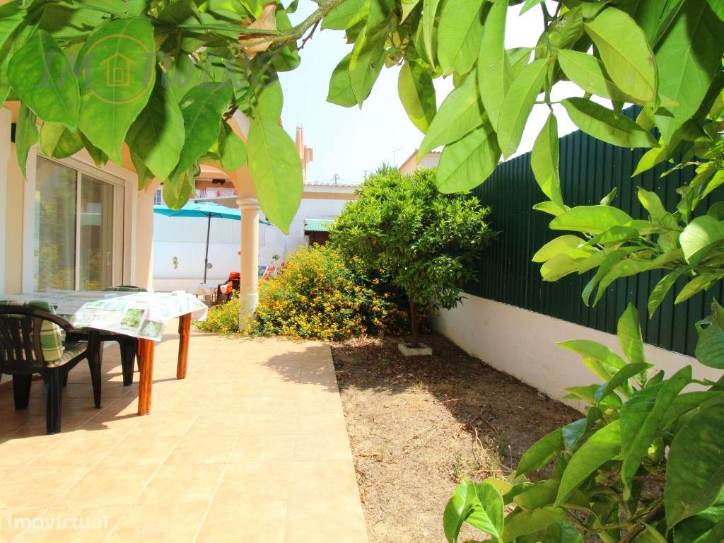 Moradia com piscina e jardim em Carvoeiro-10