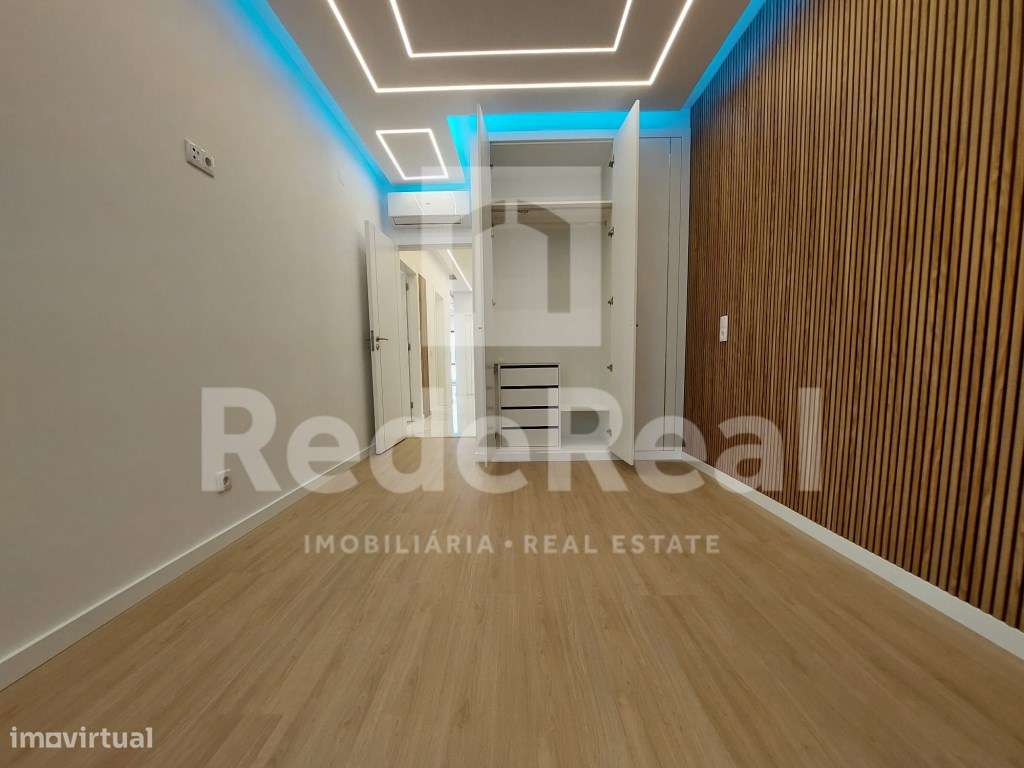 Apartamento T2 +1 em frente ao mar com estacionamento - Grande imagem: 5/24