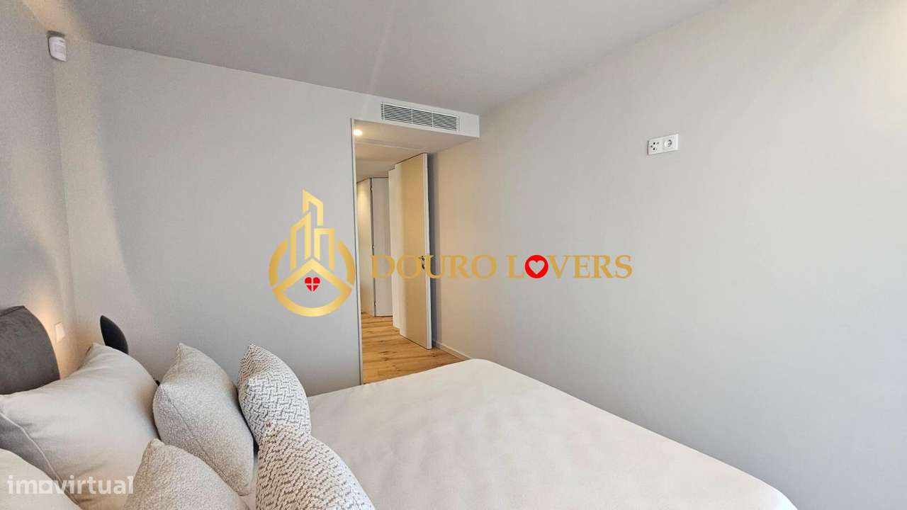 Apartamento T2 com Varanda e Garagem em Matosinhos-9