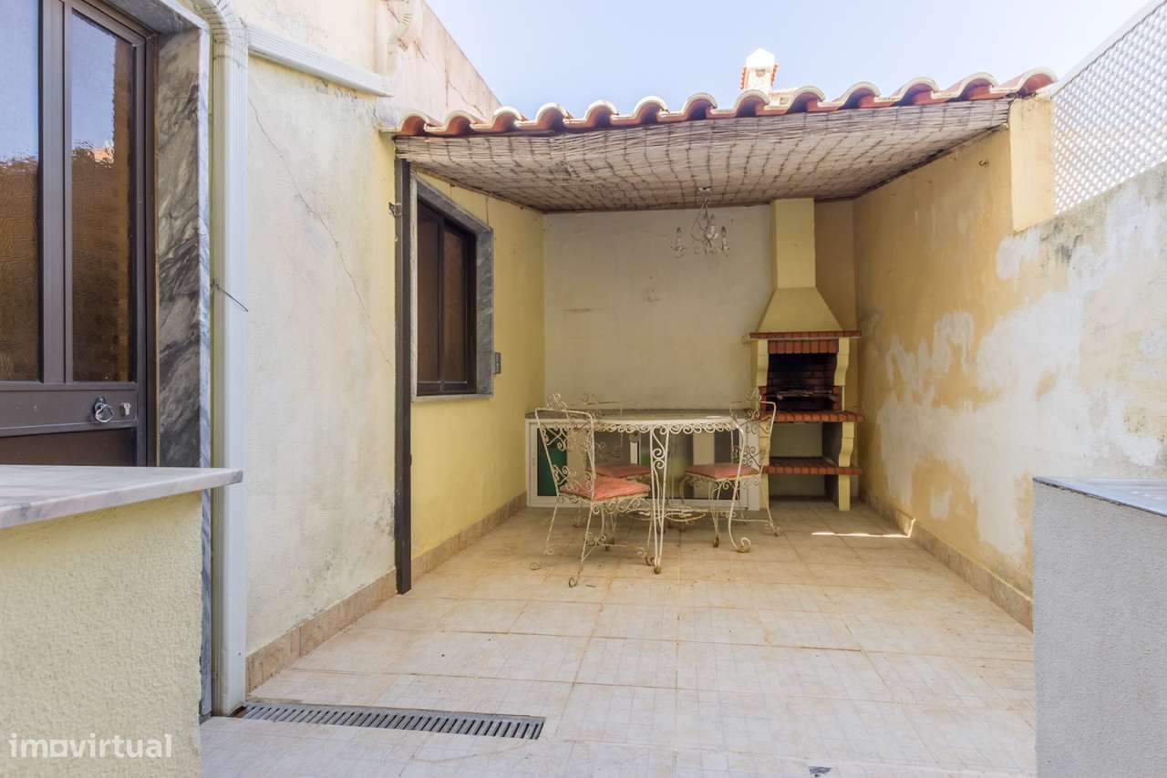 Moradia T3 + 1 em Vale Milhaços - Corroios com Garagem-24