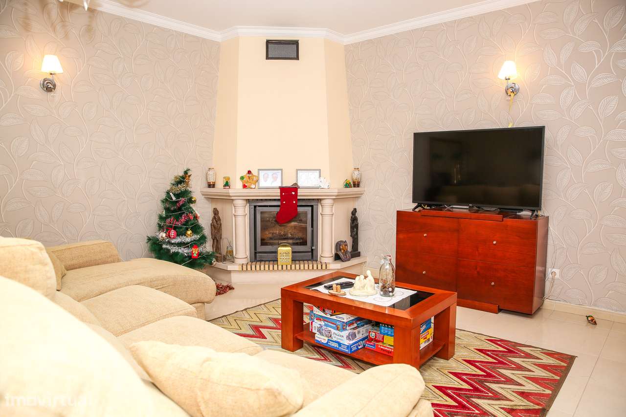 Excelente apartamento T3 com 111m2 no centro da Abrigada-23