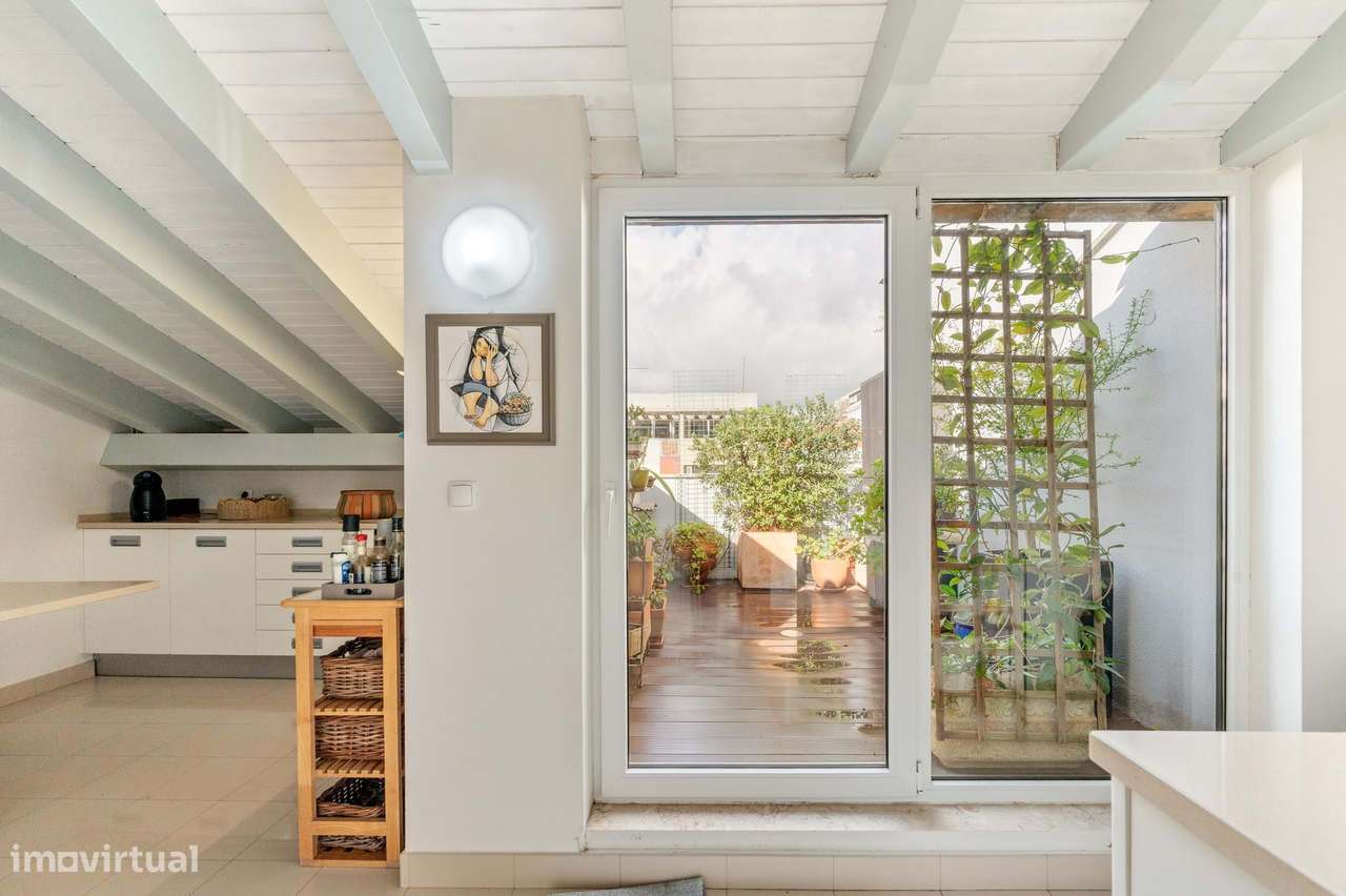 Apartamento T2 com 4 terraços e garagem nas Avenidas Novas, Lisboa-21