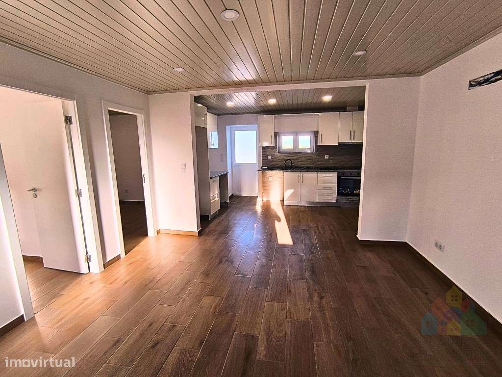 Moradia isolada totalmente renovada com terreno em Tomar - Grande imagem: 4/13