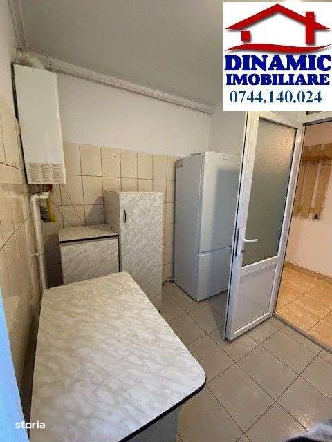 Apartament 2 camere, etaj 3, central, 300 euro/lunar - Imagine principală: 5/18