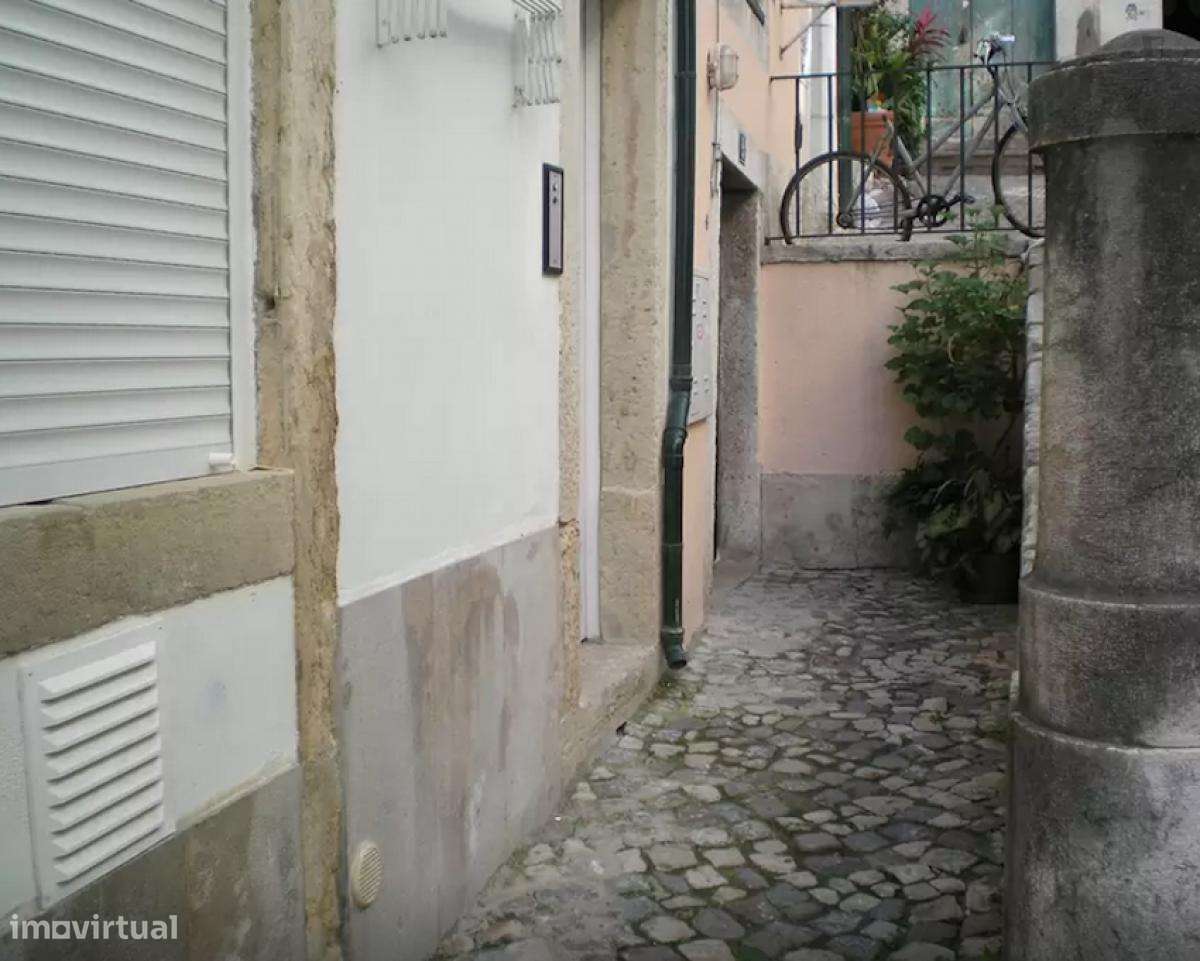 Apartamento com 1 quartos - localizado em Sé Lisbon - Grande imagem: 2/7