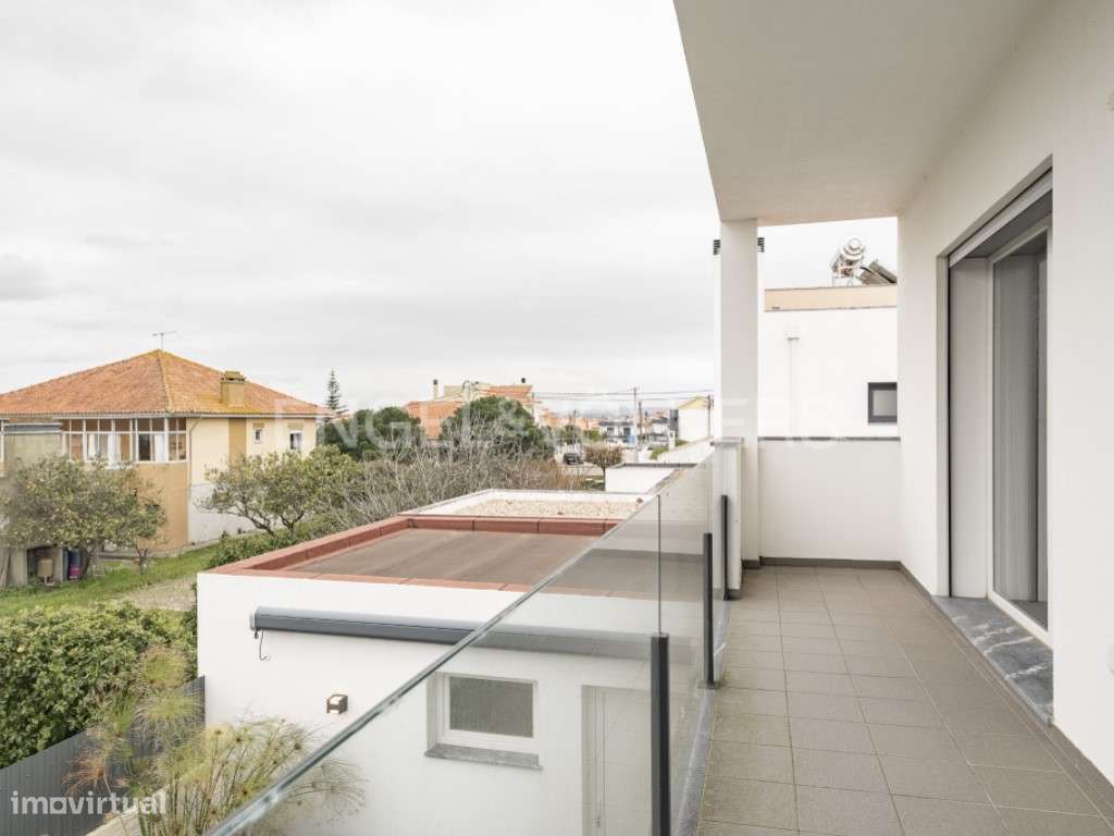 Moradia T4 moderna de luxo em Fernão Ferro-39