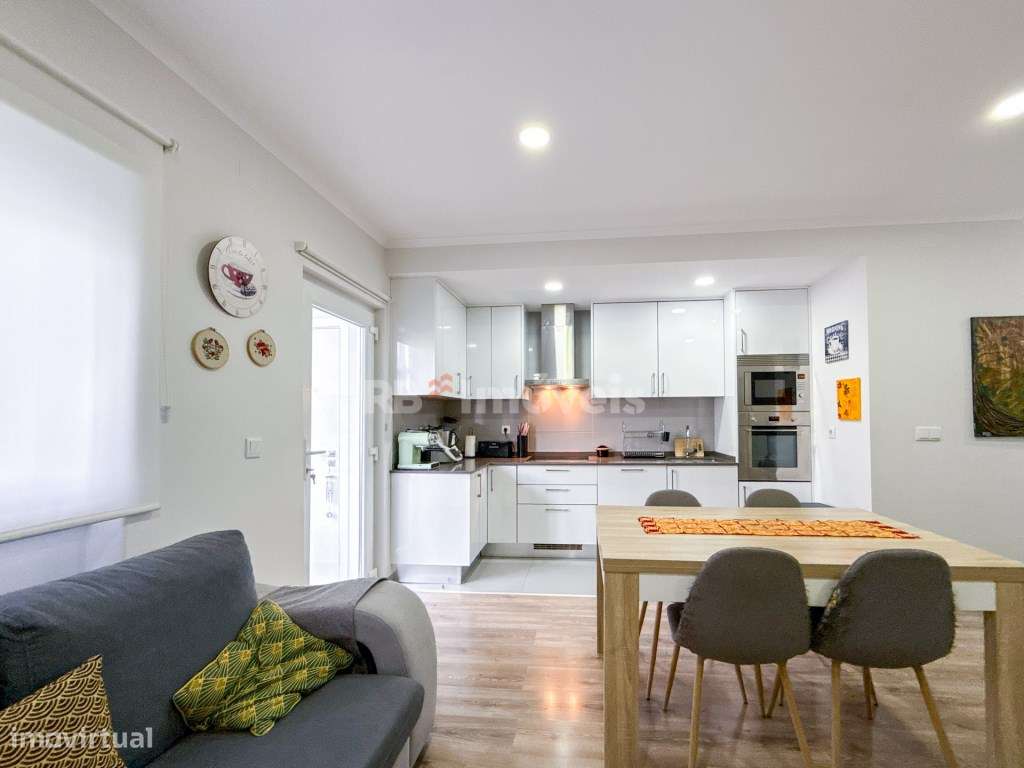 Apartamento T3 Remodelado c/ Varandas - Junto à Estação de Comboios...-1