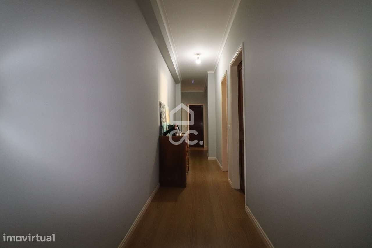 Apartamento T3 usado com 2 wc´s, varanda e ar-condicionado no Avelar.-11