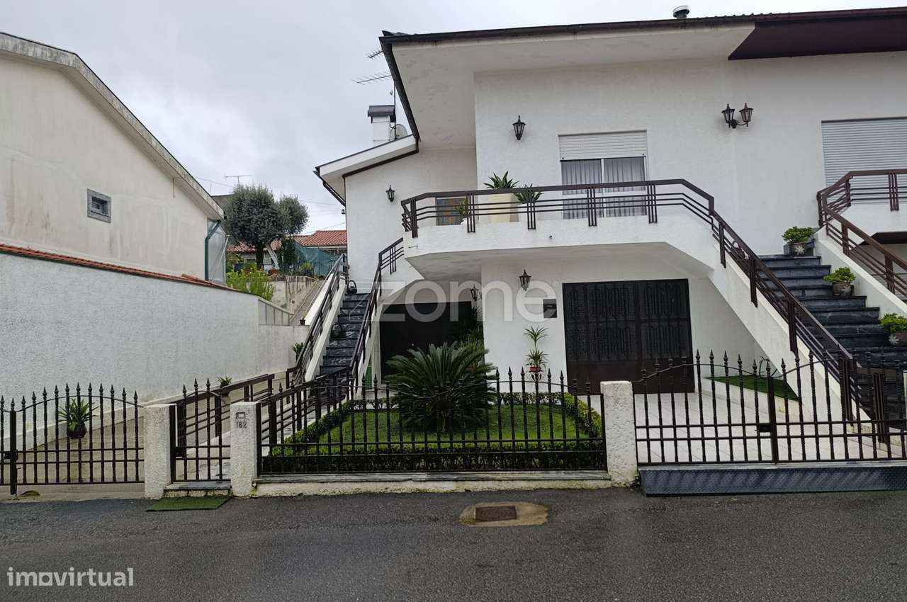 Moradia Geminada em Ponte - Guimarães