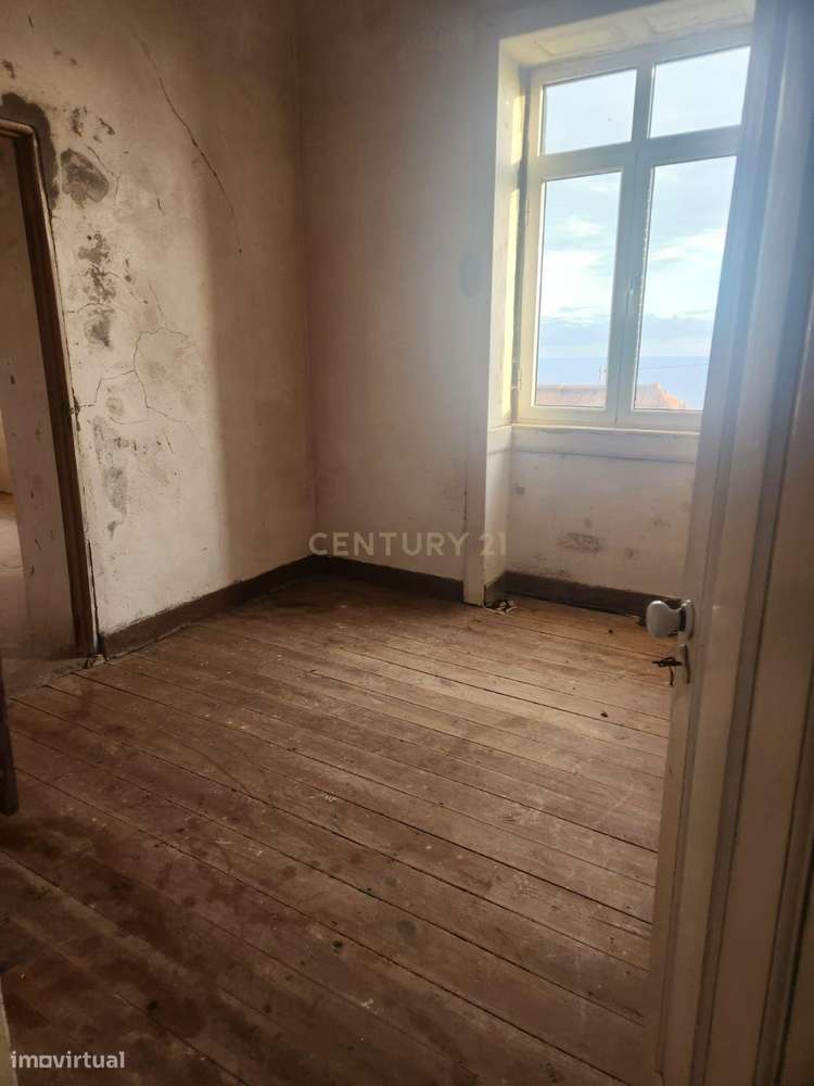 Moradia Tradicional nos Prazeres com Terreno e Vista Mar-15