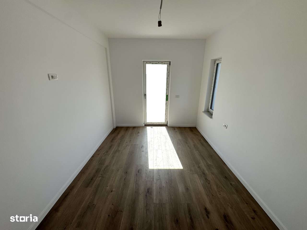 500mp teren!Dormitor jos!ASFALT!Încălz în pard!Vila 4 camere Miroslava - Imagine principală: 5/10