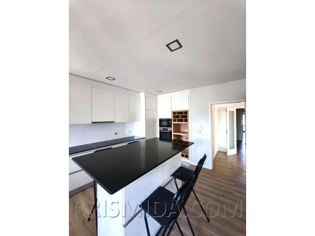 Duplex T4+office Renovado | Bi-Familiar | Terraço c/Churrasqueira-14