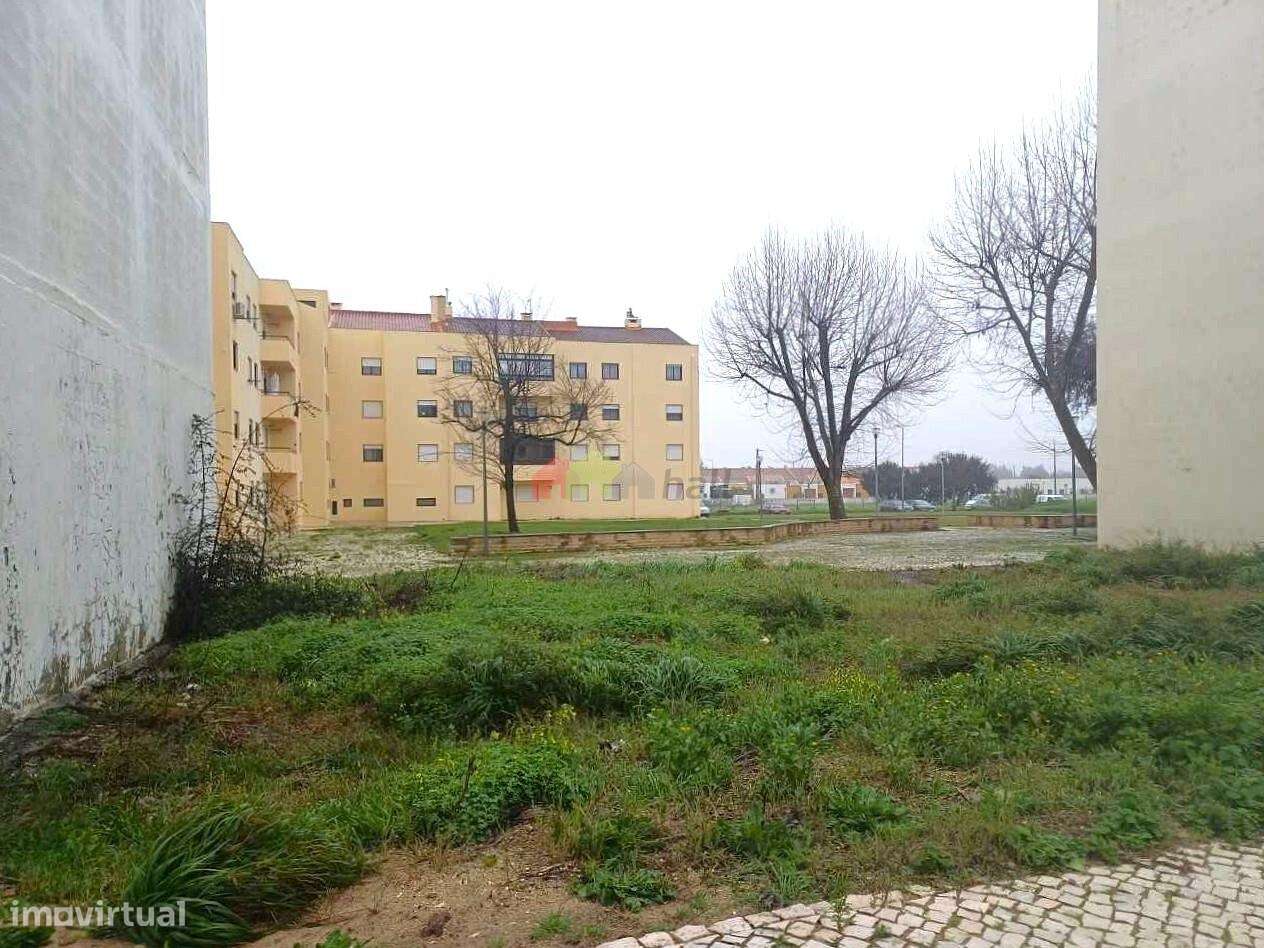Lote de terreno urbano no Pinhal Novo com 228 m2 para construção de ed - Grande imagem: 4/10