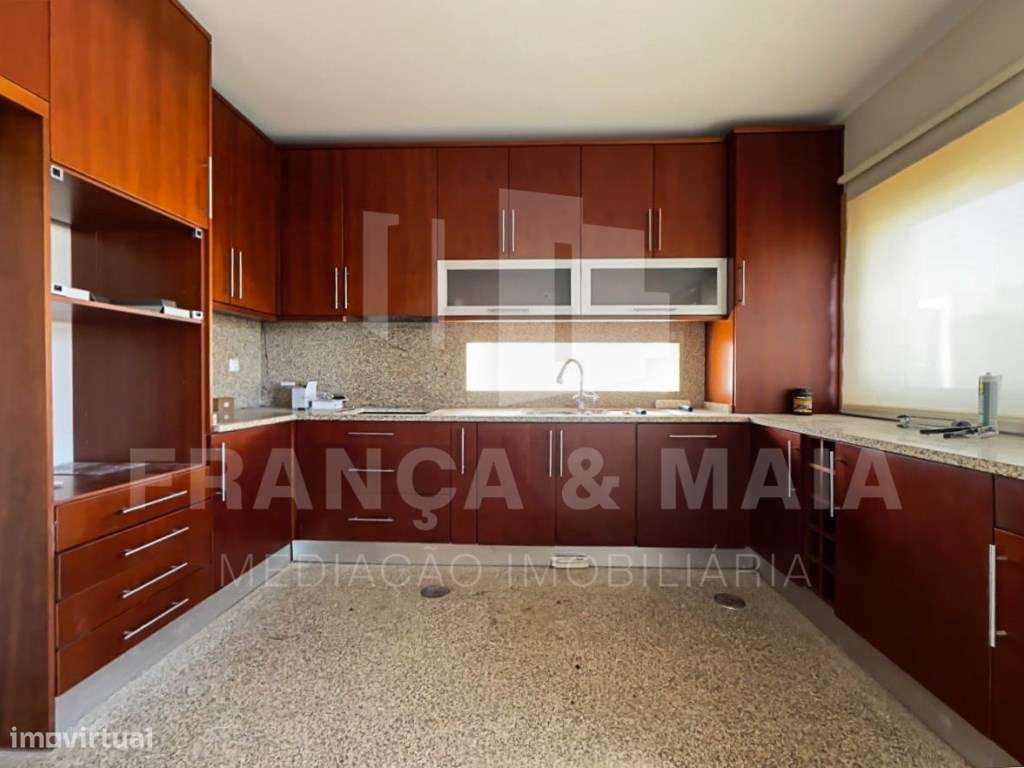 Moradia T3 Renovada com Áreas Excepcionais e Potencial até T5 em Pe...-9