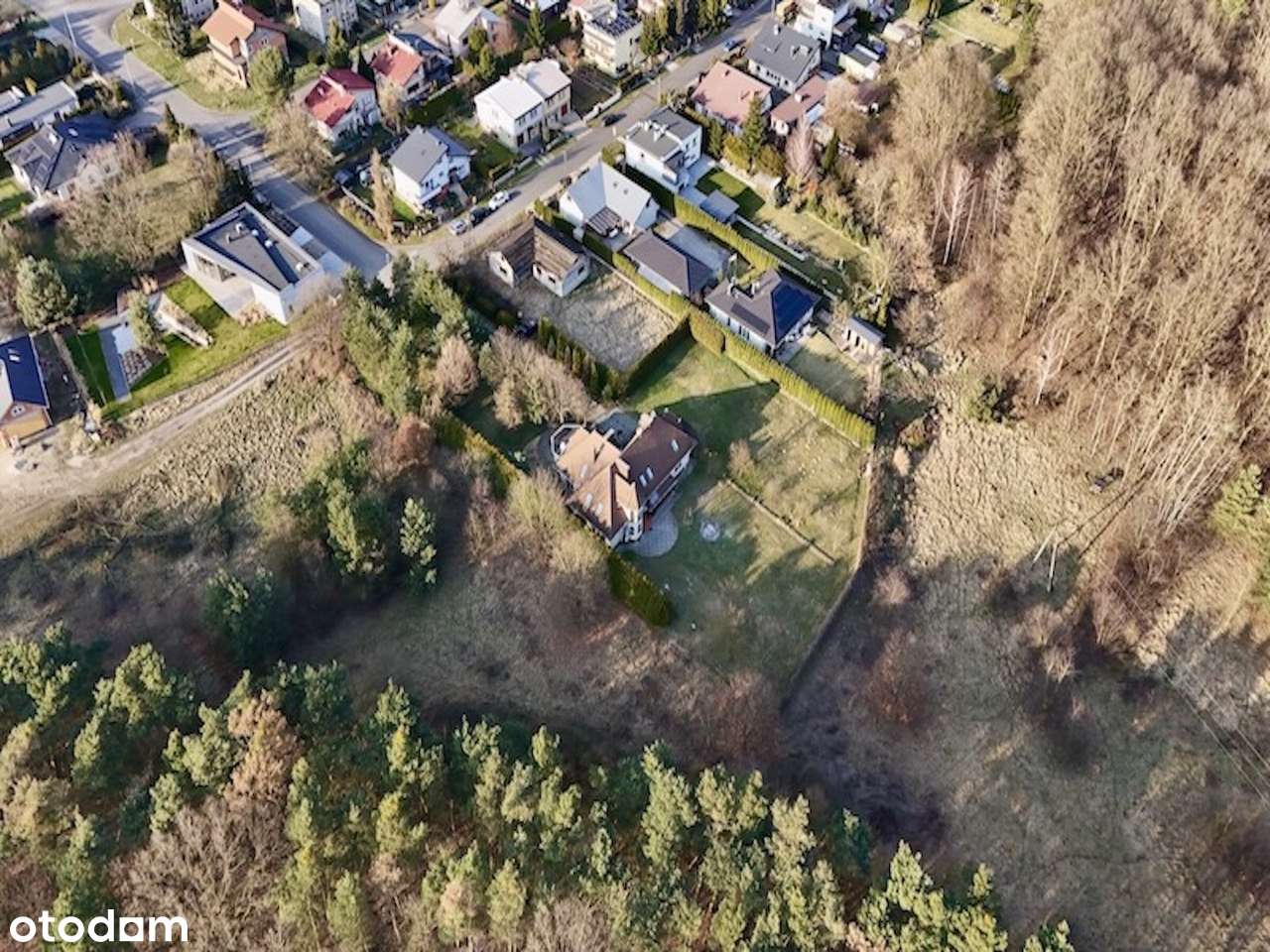 Przestronny dom z pięknym ogrodem w klimacie mini zamku - Pełny obrazek: 4/19