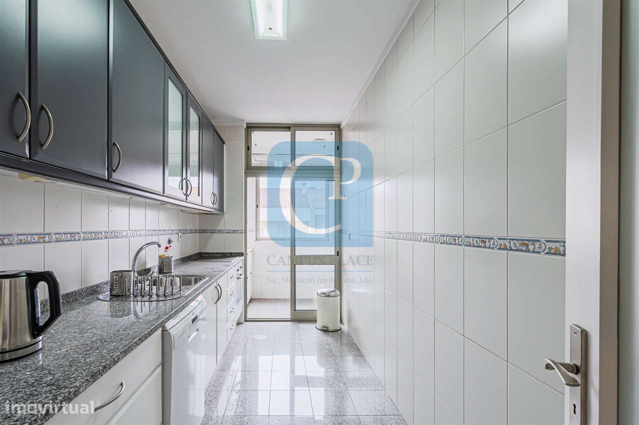 Apartamento T2 com lugar de garagem de arrumos nos Caulinos-11