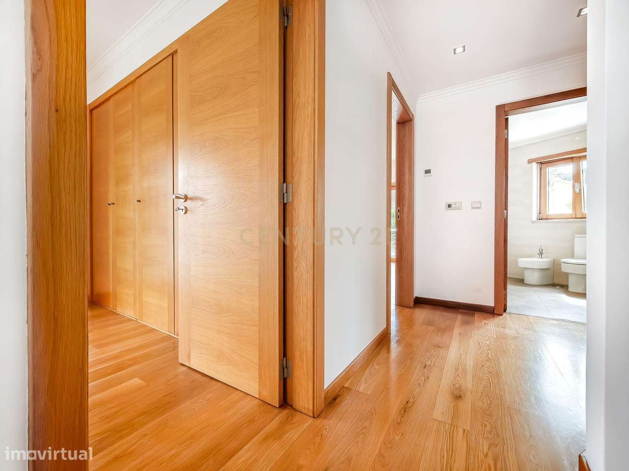 Moradia T5+1 com Piscina Privada a 8 Minutos a Pé do King's College |-22