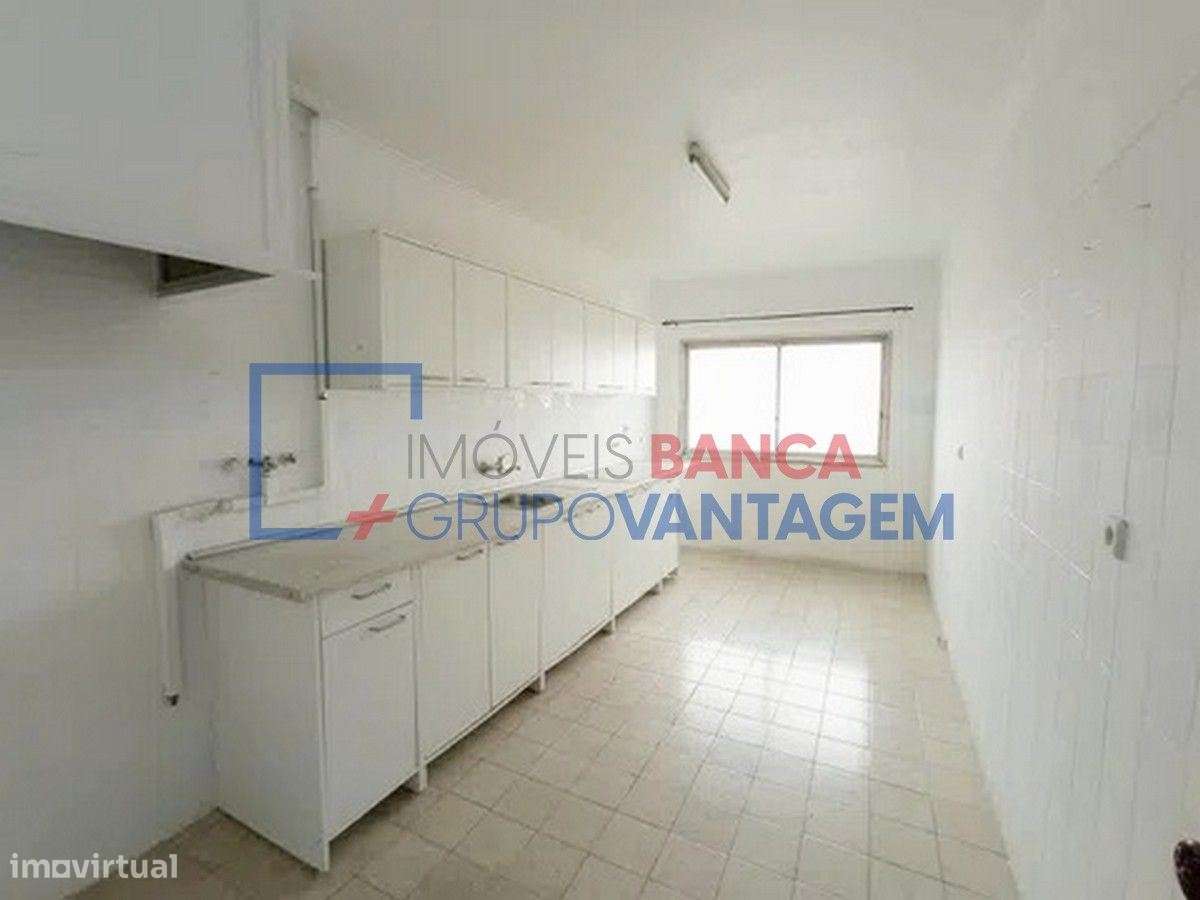 APARTAMENTO T1+1 COM ARRECADAÇÃO - Grande imagem: 5/22