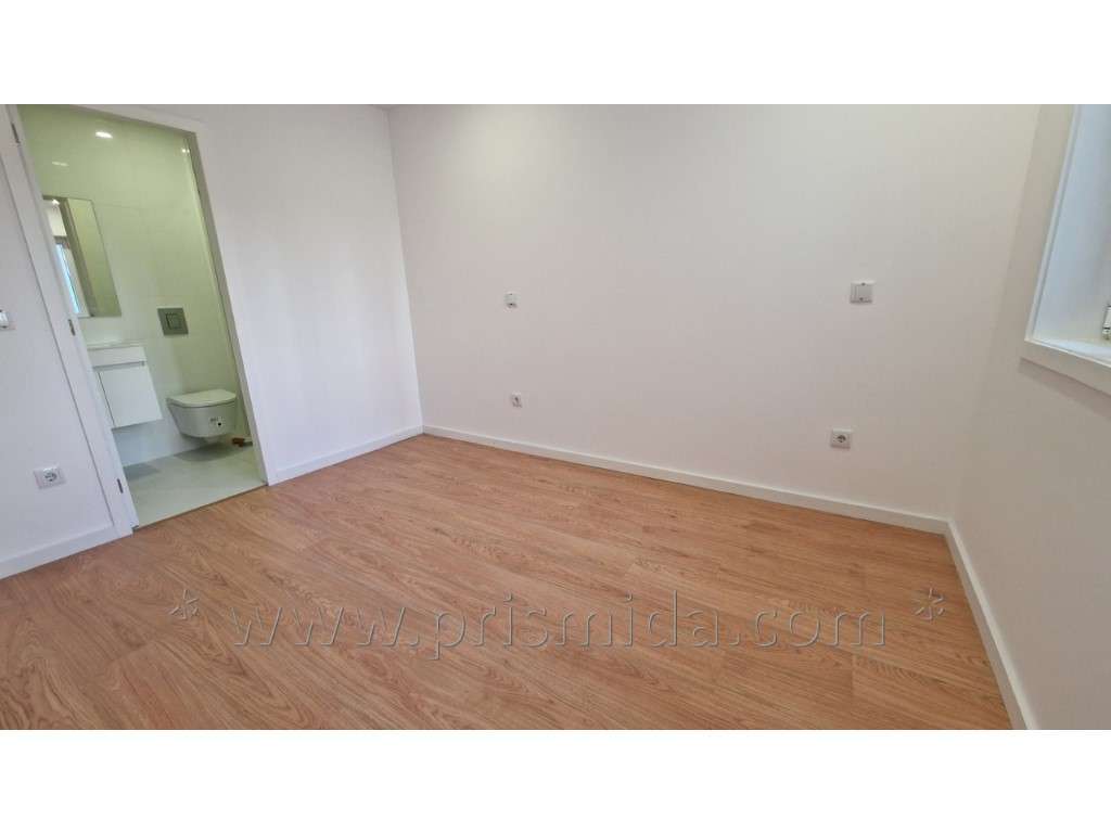 T1 com 2WCs, terraço e 2 lugares de estacionamento!-5