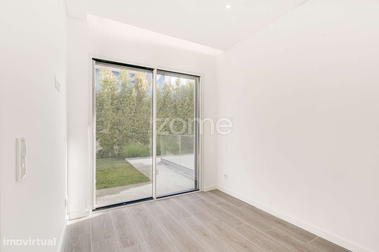Moradia T3 com Piscina e Jardim no Zambujeiro – Alcabideche-14
