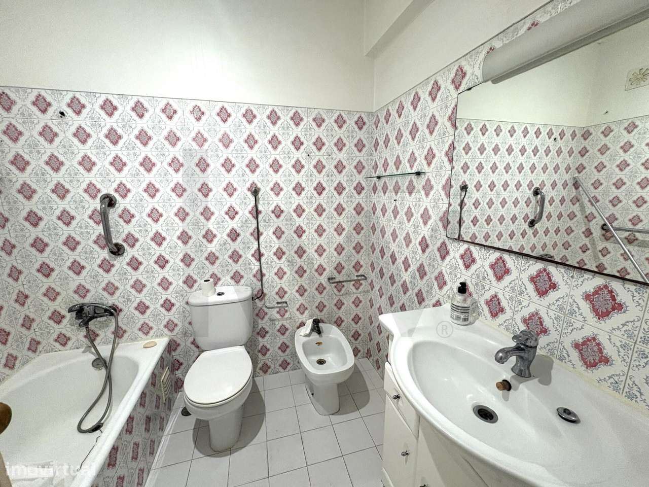 Excelente T2 no Centro da Parede- Localização Premium-18