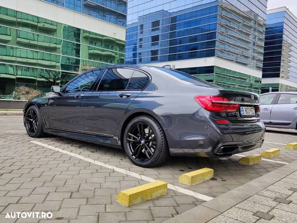 BMW Seria 7 740i - 8