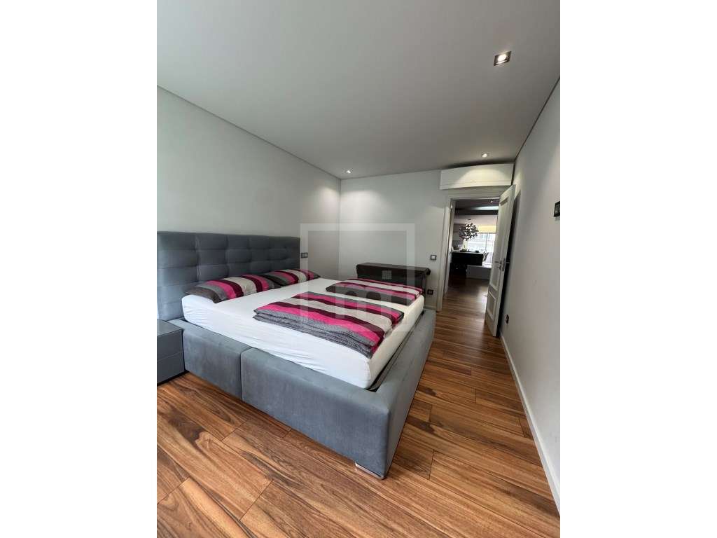 T2 - com terraço grande - centro de Santo Tirso-10