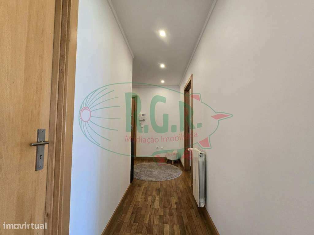 Apartamento T2| Lg Garagem 2 Carros | Localização Central São Cosme-25