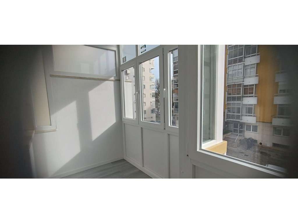 Apartamento T2 Totalmente Remodelado - Oeiras - Figueirinha-13