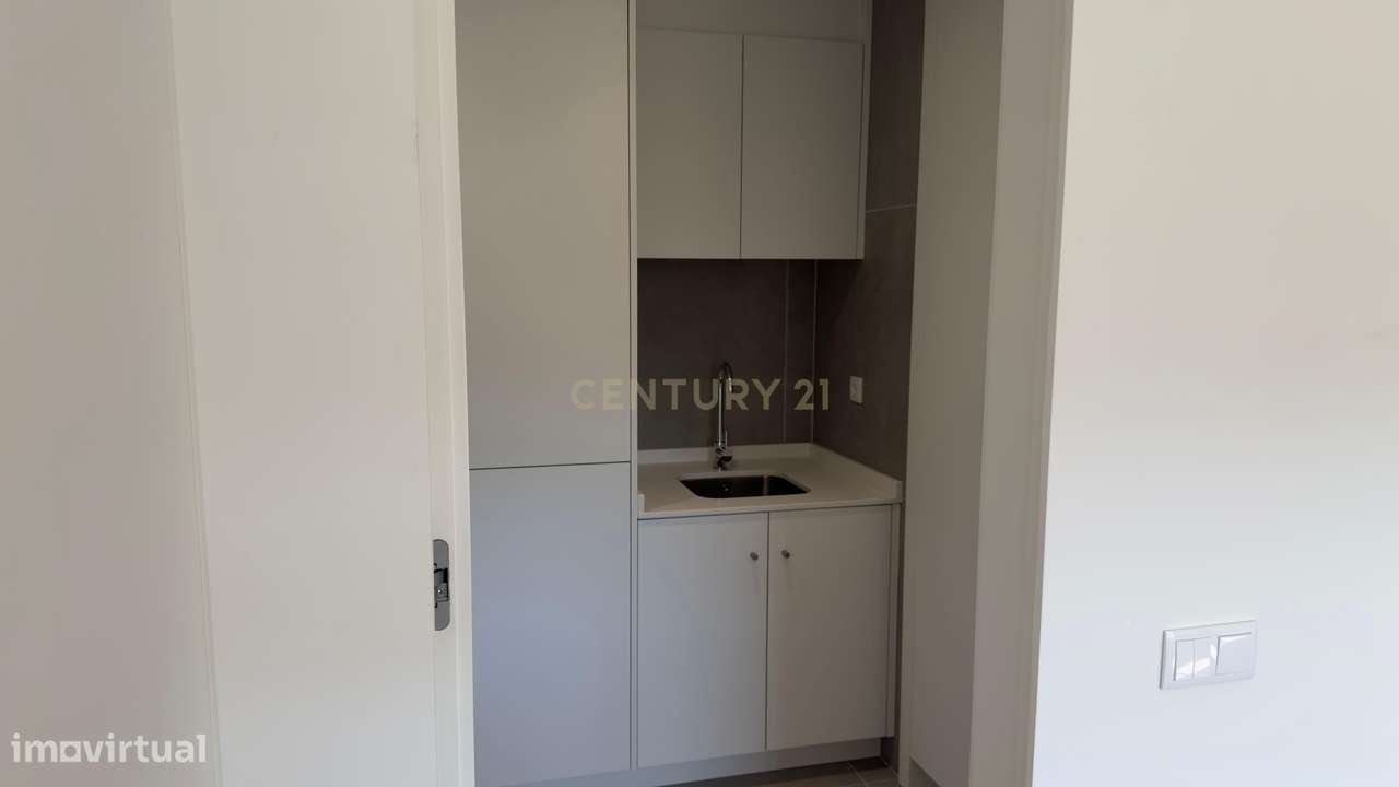 Moradia Contemporânea de Luxo em Azurara | Elegância, Privacidade e Di-18