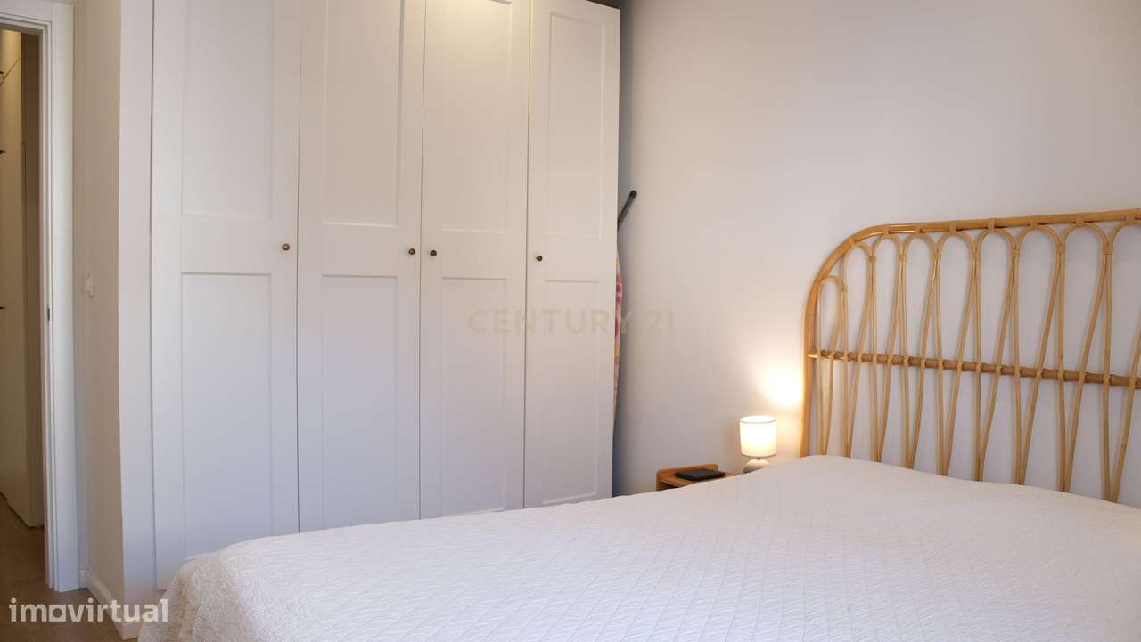 Apartamento T2 Renovado com Logradouro de 80m² no Centro de Almada-23