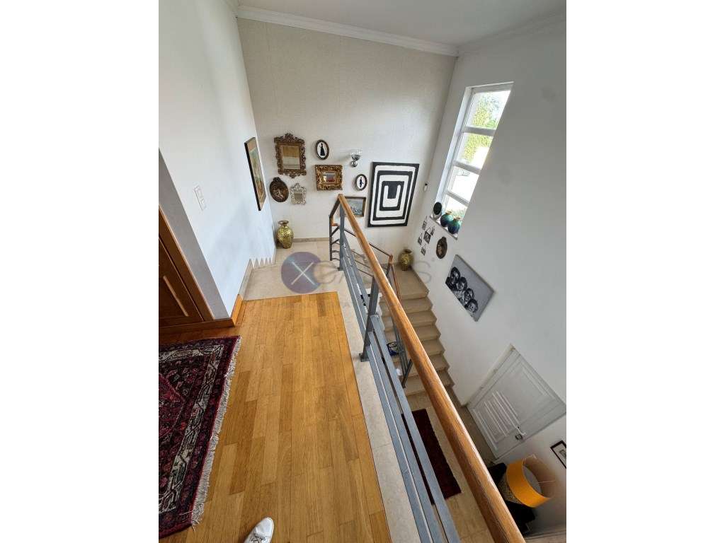 single-family residential building, with a T6 layout, comprising gr...-25