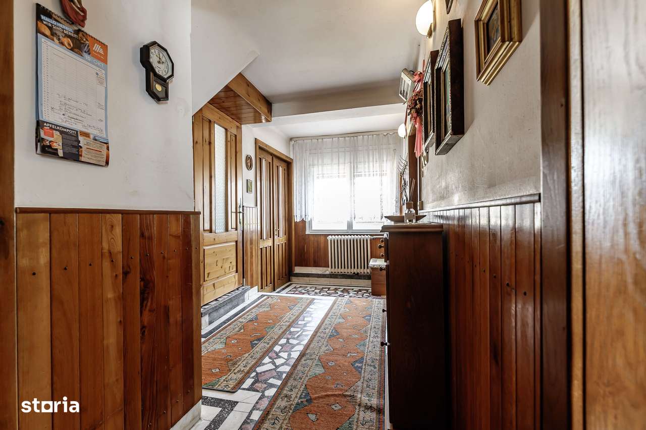 Casă din cărămidă cu 8 camere – zonă liniștită, LIPOVA - Imagine principală: 4/11