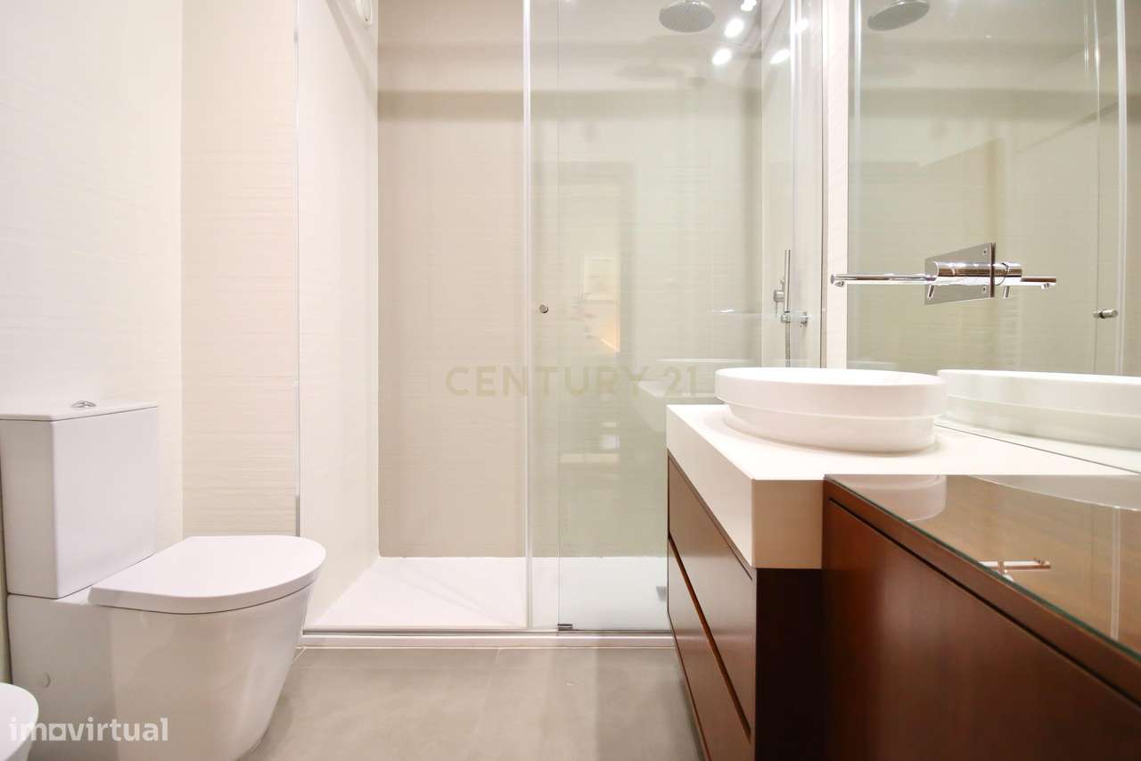 Elegância e Exclusividade no Bairro das Artes T3 Remodelado | Rua Migu-21